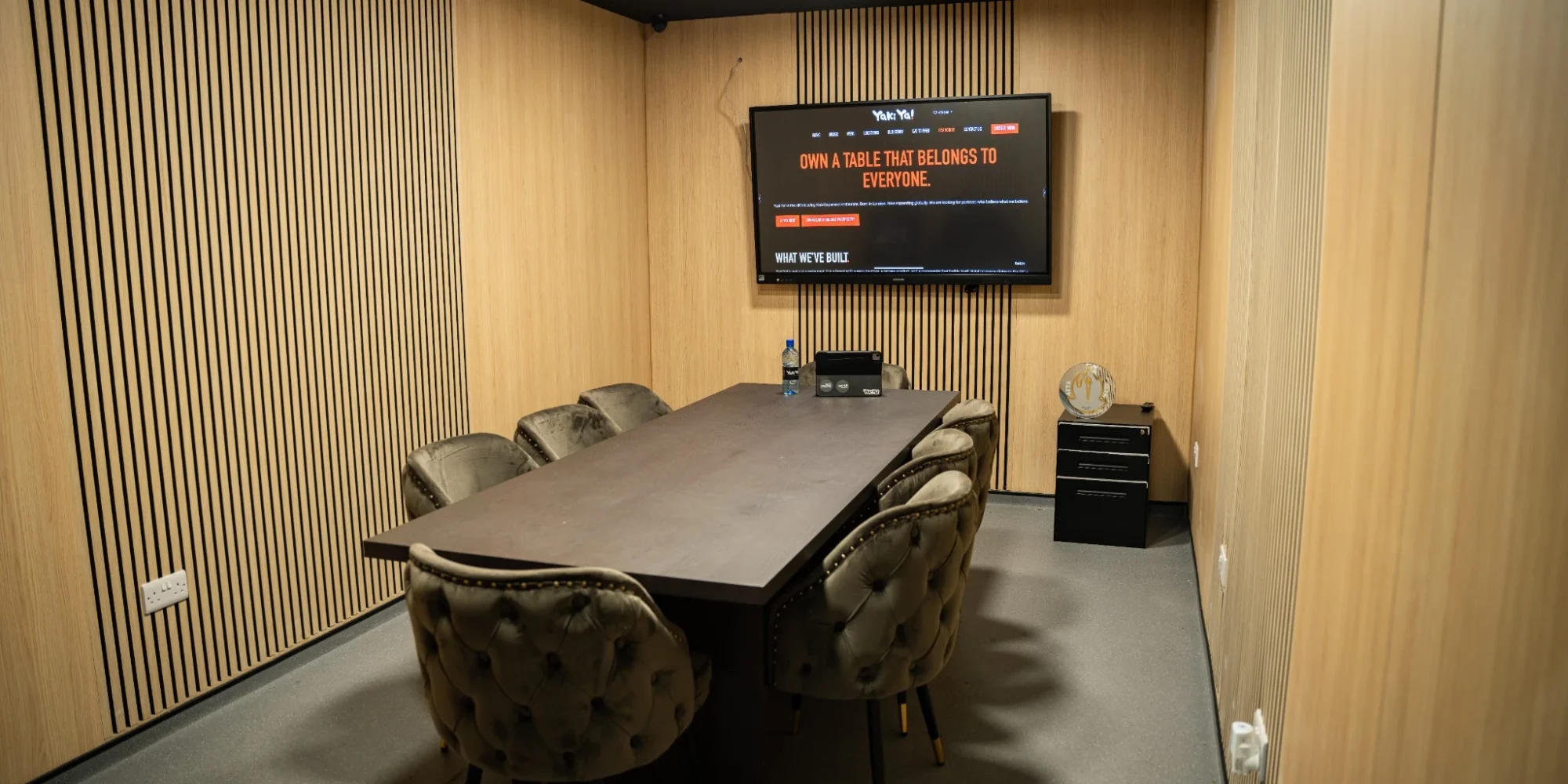 yakiya-meeting-room